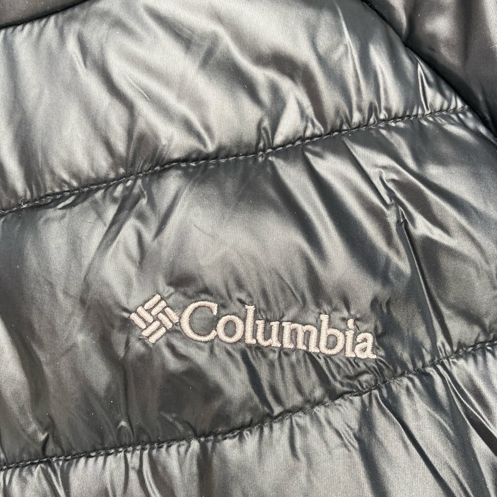 Columbia Women's Hooded Packable Puffer Jacket in Charcoal - Picture 4 of 12